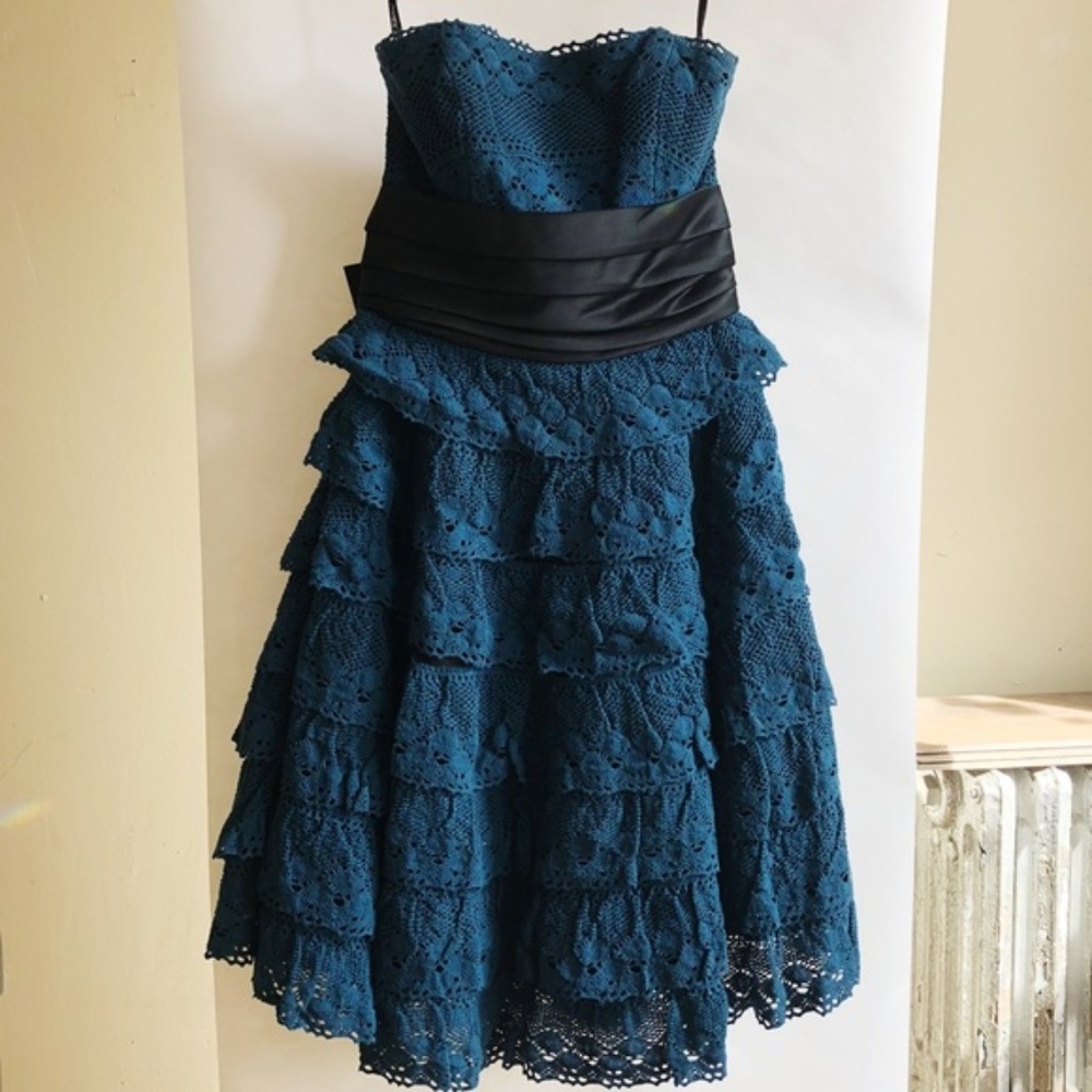 Betsey Johnson Evening Lace Tea Cup Length Dress